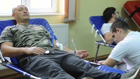 ПРИКУПЉЕНО 100 ЈЕДИНИЦА КРВИ: Хумана акција ДДК краљевачких полицајаца