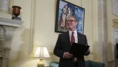 BRITANCI REŠILI DA SPALE LUTKU PREMIJERA: Starmer kao Trampova ulizica (FOTO)