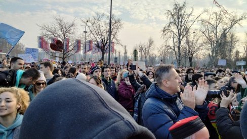 PLENUM U RUKAMA STRANOG FAKTORA I DOMAĆIH IZDAJNIKA