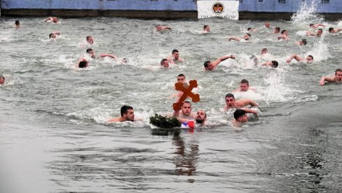PRVI DO KRSTA MIHAJLO ADRIN: Na Štrandu u Somboru proslava u čast Bogojavljenja