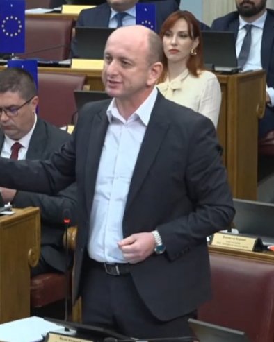 S*KS AFERE U SPAJIĆEVOJ VLADI POSTALE OPŠTA STVAR Knežević o novim snimcima: Mene tamo nema, niti sam im držao sveću