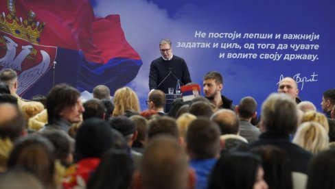 НЕВЕРОВАТНО: За годину дана, упркос притисцима, СНС није напустио ни један функционер