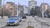 НИКО ИХ НЕ КАЖЊАВА, ПА СЕ НЕ ЗАУСТАВЉАЈУ: Нападнута Српкиња у Јужној Митровици - Обили јој и опљачкали ауто