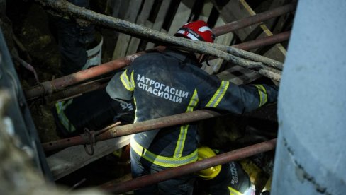 ПОЖАР ПРОГУТАО РАДИОНИЦУ ЗА ЧАМЦЕ У БЕОГРАДУ: Штета огромна, изгорела два скупоцена возила