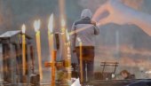 ЗИМСКЕ ЗАДУШНИЦЕ: Данас се излази на гробља, верује се да запаљена свећа осветљава пут умрлима