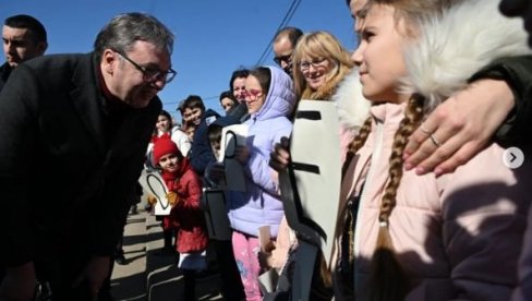 VELIKA JE SREĆA KADA SE MLADI VRATE NA SELO Vučić posetio Kuću meda “Milošević” u selu Drmno u Požarevcu (FOTO)