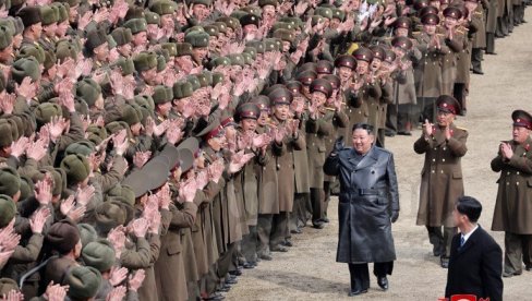 PJONGJANG SPREMA SPEKTAKL: Predstaviće nuklearno oružje na vojnoj paradi