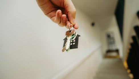 NEVIĐENA DISKRIMINACIJA PRI TRAŽENJU STANA: Agent odbio ženu kad je čuo kako se zove - Odgovarao čak i pred sudom!