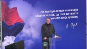 NEMOJTE DA NAS OBMANJUJETE SA ONIMA KOJI SU UNIŠTAVALI OVU ZEMLJU 12 GODINA Predsednik Vučić pred ogromnim brojem građana u Boru