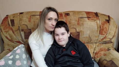 АУТИСТИЧАН ДЕЧАК НАСТАВЉА ТЕРАПИЈУ:  Сакупљен новац за Андрејев други третман матичним ћелијама