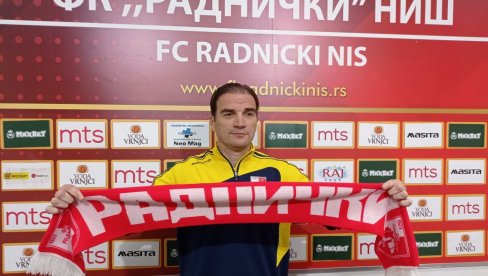 НИЈЕ ЛАКО, АЛИ... Раднички довео тренера, бившег кипарског репрезентативца
