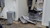 СРЕЋА ДА НИКО НИЈЕ НАСТРАДАО, НИТИ ПОВРЕЂЕН: У новосадском насељу Бангладеш, ватра захатила део контејнера (ФОТО)