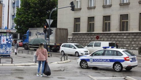 ПРИЈАВА ЗА ТИНЕЈЏЕРЕ: Ломили стабла на игралишту