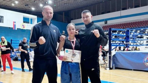 LENKA VICEŠAMPIONKA SRBIJE: Mlada Paraćinka osvojila srebro u kik-boksu