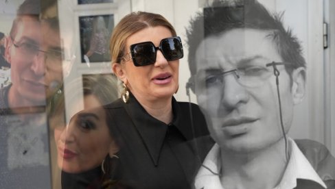 ОСЕДЕЛА САМ ПРЕКО НОЋИ Вики објаснила зашто није отказала наступе после смрти брата