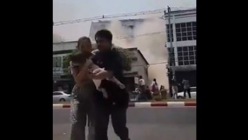 BEŽE SA BEBOM U NARUČJU DOK SE ZGRADA IZA NJIH RUŠI: Potresni snimci sa ulica Mjanmara (VIDEO)