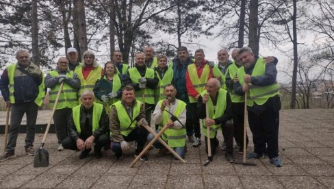 ДАН РАДНИХ АКЦИЈА ОБЕЛЕЖИЛИ РАДНО: У Јагодини окопавали саднице