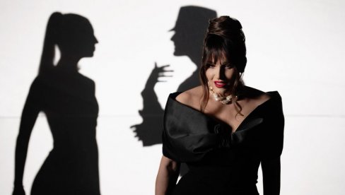 ŽENE, BUDITE HRABRE: Mira Škorić stihovima nove pesme poslala jaku poruku (FOTO/VIDEO)