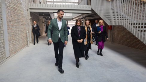 НОВИ ЖИВОТ КИНЕСКЕ ЧЕТВРТИ: Маја Гојковић и градоначелник Жарко Мићин посетили Креативни дистрикт у Новом Саду