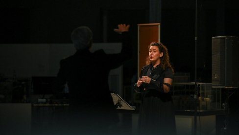 PESMA UZ RITAM ROBOTA: Sopran Marija Jelić u još jednom revolucionarnom koncertnom poduhvatu