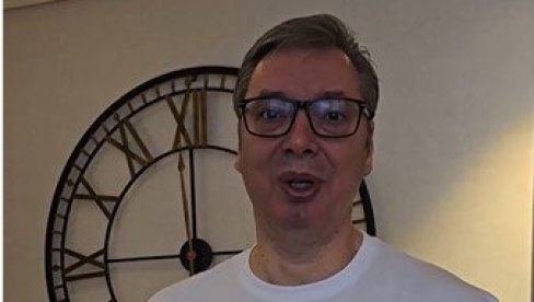 У ИСТОРИЈУ ЋЕ УЋИ Вучић свима честитао дан студената: У мајици И ја сам ћаци послао јаку поруку (ВИДЕО)