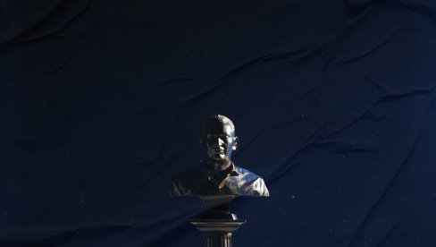 PRETVORI ME U KAMEN: Šako Polumenta emotivnim muzičkim obraćanjem raznežio publiku (FOTO/VIDEO)