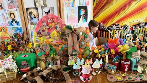 „USKRŠNJI BAZAR“ POSTAO TRADICIJA : Humanitarna akcija učenika u paraćinskoj OŠ „Stevan Jakovljević“ (FOTO)