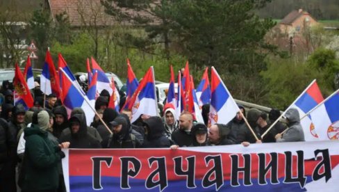 ODNAROĐENI DELOVI POLICIJE POD PUNOM PRATNJOM ISPRAĆAJU LAŽNE BICIKLISTE U STRAZBUR: Dok junaci sa Kosova i Metohije koračaju bez zaštite