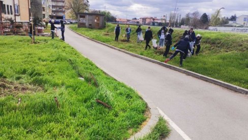 STOTINE RUKU DRŽALE ALATE: Velika akcija uređivanja i čišćenja Svilajnca