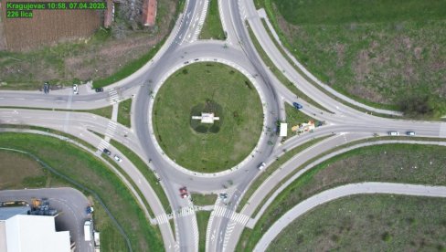 СРАМОТА: Њих 200 терорише Крагујевац - блокирали кружни ток, нико не може да изађе из града (ФОТО)