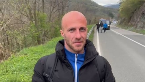 ДА ПОДРЖИМ ДРЖАВУ И ПРЕДСЕДНИКА ВУЧИЋА Параолимпијац стиже пешке на скуп у Београду (ВИДЕО)