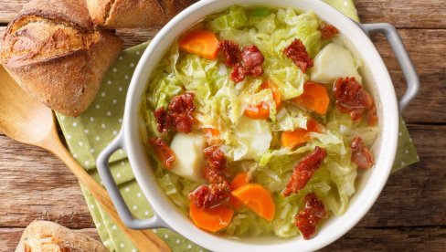 СА ШМЕКОМ СЛАНИНИЦЕ: Домаћински кељ