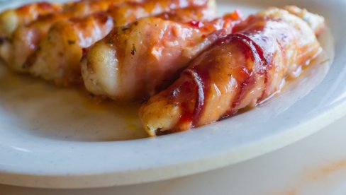 ЈОШ БОЉА НЕГО СА РОШТИЉА: Ролована пилетина, сочан и сластан ручак