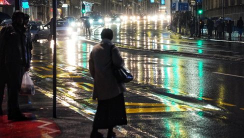 AMSS UPOZORAVA: Kiša i jak vetar otežavaju uslove za vožnju