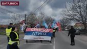 СРПСКА АТИНА, ТИХА ВЕЋИНА Дочек студената који хоће да уче у Батајници, а који су кренули на свенародни скуп (ВИДЕО)