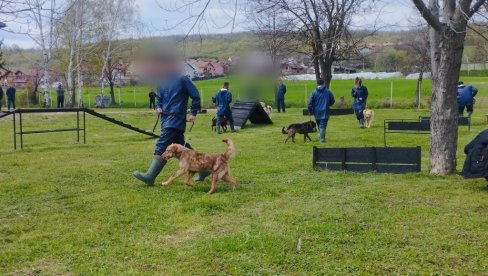 UPRAVA ZA IZVRŠENJE KRIVIČNIH SANKCIJA: Štićenici VP Doma u Kruševcu završili obuku rada sa psima