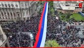 NAJDUŽA TROBOJKA IKADA - POČEO SVENARODNI SKUP: Defile zastava i omladina na čelu, orilo se Aco, Srbine i Kosovo je srce Srbije (VIDEO)