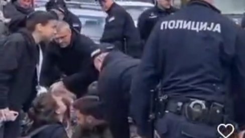 СКАНДАЛ: Миша Бачулов и Горан Јешић покушали да спрече људе из Новог Пазара да дођу на свенародни сабор! (ВИДЕО)