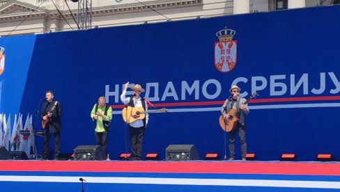 POČEO PROGRAM NA GLAVNOJ BINI: Nastupa Garavi sokak (VIDEO)