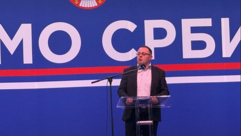 ПРОФЕСОР ПЕШИЋ НА СВЕНАРОДНОМ СКУПУ: Стално нам се прети због противљењу блокадама и анархији! Нећемо се предати, сачуваћемо Србију