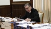 PREDSEDNIK VUČIĆ ČITAO PISMA GRAĐANA: Evo šta mu je narod pisao na svenarodnom saboru (VIDEO)