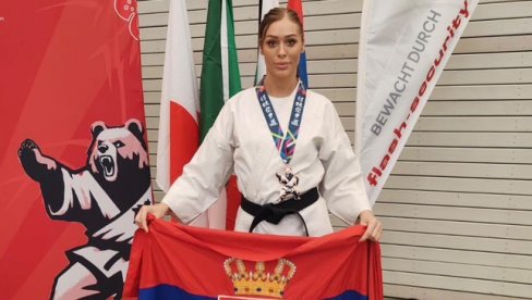 САНДРА ТРЕЋА НА СВЕТУ: Велики карате успех девојке из Зрењанина