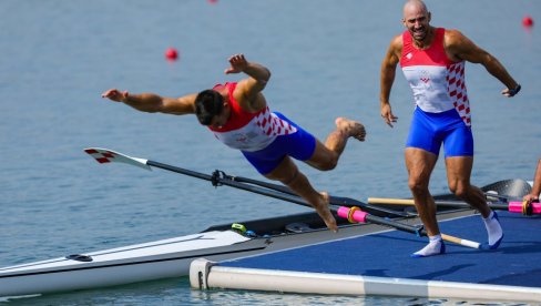 NADAMO SE DA NIJE NEŠTO SA KIČMOM: Srpski veslači se zakucali u Hrvate, jedan od njih teže povređen, doktori pomagali (FOTO)