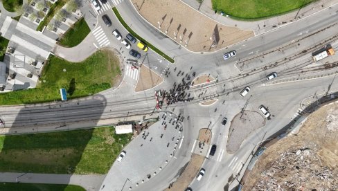 БЕОГРАД - БЛОКАДЕРИ МАЛТРЕТИРАЈУ НАРОД (ФОТО)