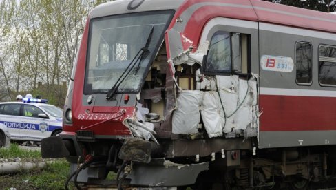 СУДАРИЛИ СЕ ВОЗ И КАМИОН: Прве слике саобраћајне несреће на прузи Краљево-Јагодина (ФОТО)