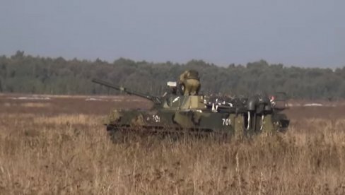 ДЕСАНТНО ВОЗИЛО ЗА КОЈЕ БАРИЈЕРЕ НЕ ПОСТОЈЕ: БМД-4М руски оклопњак за јуришно-диверзантске операције (ВИДЕО)