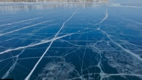 ТРАГЕДИЈА У СИБИРУ - ЛЕД НА БАЈКАЛСКОМ ЈЕЗЕРУ ПОПУЦАО: Аутобус са кинеским туристима упао у воду