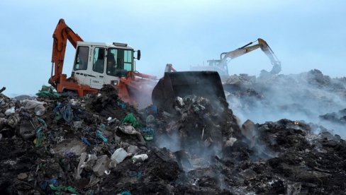 ПЛАМЕН БУКТИ ИЗ НЕМАРА И НЕБРИГЕ: Пожари на више локација додатно усложњавају проблем одлагања различитог отпада