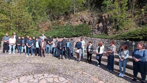OBELEŽENA 41. GODIŠNJICA TRAGEDIJE U GORNJOJ RESAVI: Počast stradalima u Srmostenu