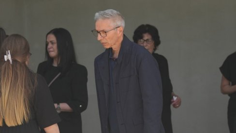 СНИМЉЕН НА САХРАНИ ВОДИТЕЉКЕ: Од дошла су на наплату све операције, зрачења, хемиотерапије, до новог живота Декија Пантелића (ФOTO)